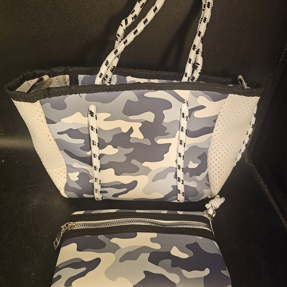 Stylish Camouflage Tote and Pouch Set‎